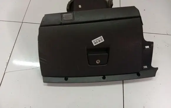 Volvo V50 Glove box 8626141