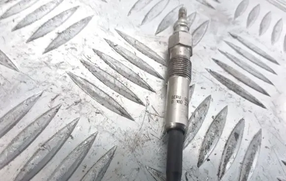 Volkswagen Golf III Glow plug 0100226227