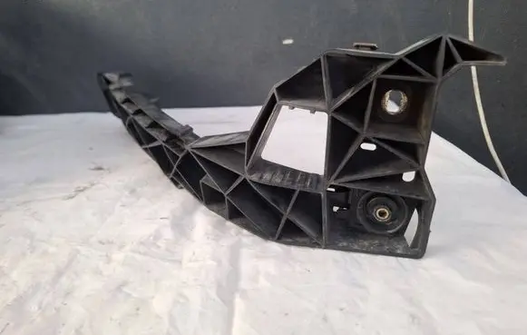 Audi Q2 - Fog light bracket