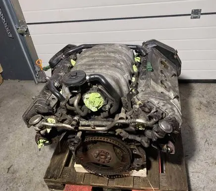 Audi A8 S8 D2 4D Engine 077103476N 000901