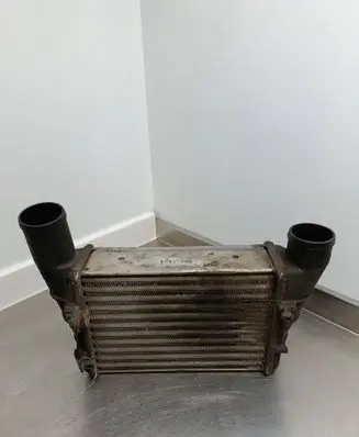 Volkswagen PASSAT B5 Intercooler radiator 058145805C