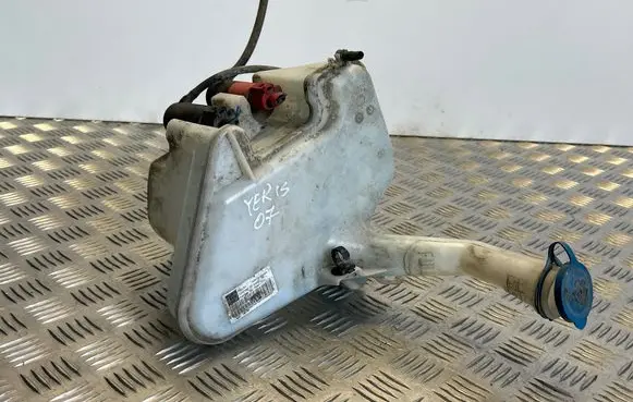 Toyota Yaris Windshield washer fluid reservoir/tank 853100D060