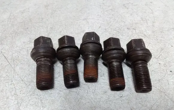 Volkswagen Phaeton Nuts/bolts 