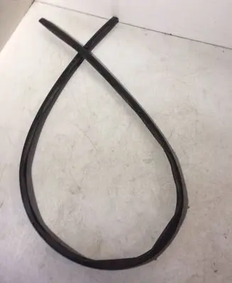 Volkswagen PASSAT B4 Engine compartment rubber 