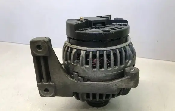 Volvo XC90 Generator/alternator 8676498