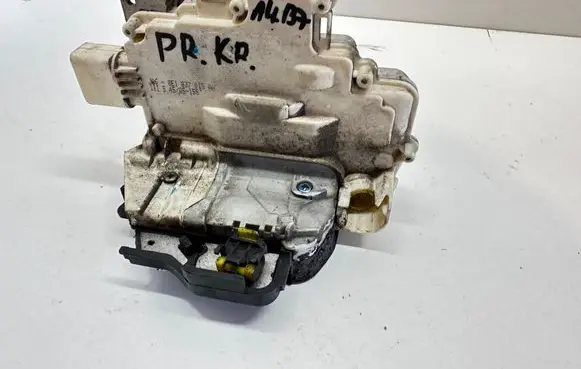 Audi A4 S4 B7 8E 8H Front door lock 8E1837015AA