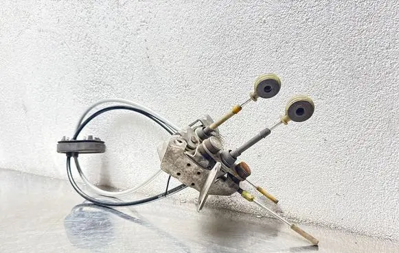 Opel Vectra C Gear shift cable linkage 55556279