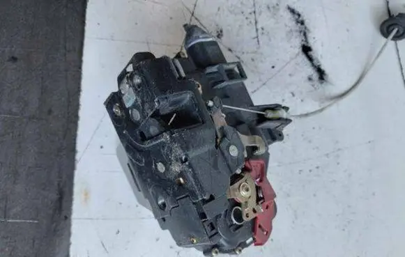 Audi A4 S4 B6 8E 8H Front door lock 8E1837016C 40299