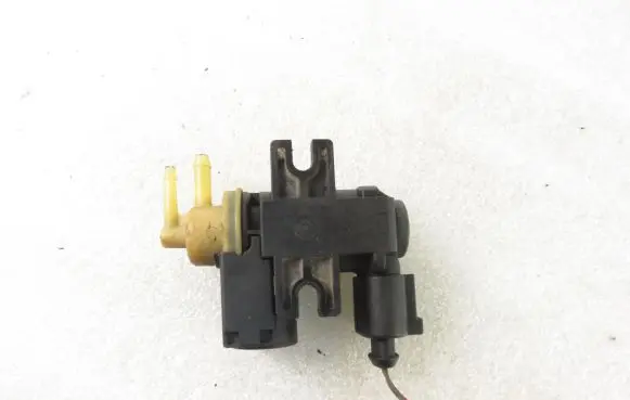 Audi A4 S4 B8 8K Valve vacuum 8K0906627