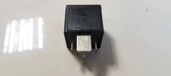 Volkswagen Polo Other relay 7M0951253A