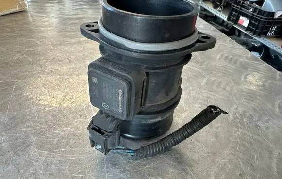Nissan Juke I F15 Mass air flow meter 8200702517