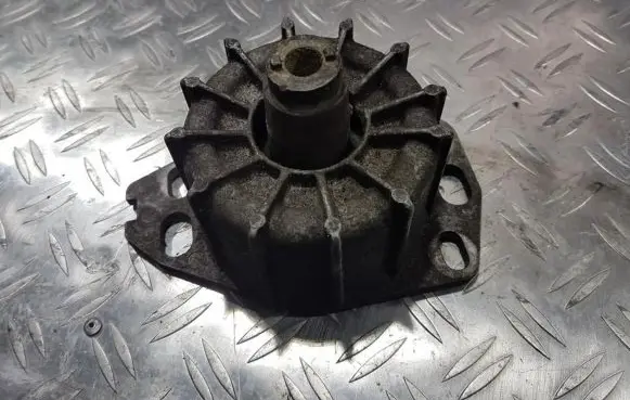 Alfa Romeo 147 Engine mount bracket