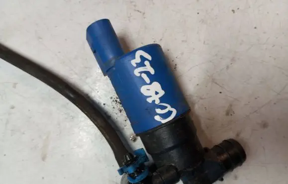 Volvo S60 Windscreen/windshield washer pump AV6113K082AA
