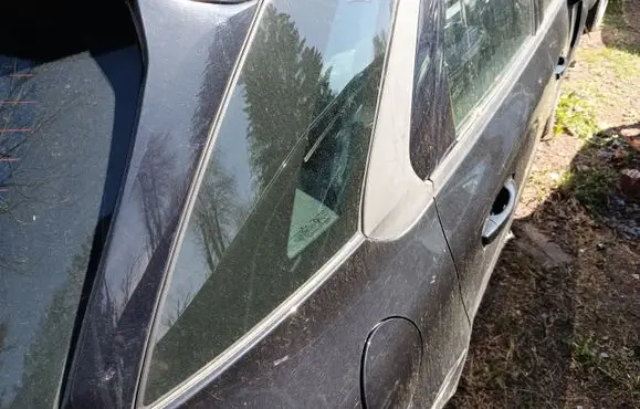 Citroen C4 II Picasso Rear side window