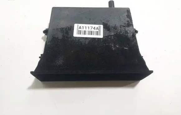 Nissan Primera Glove box 68102AV700
