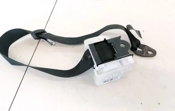Middle seatbelt (rear)