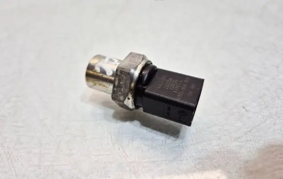 Audi Q5 SQ5 8R Air conditioning (A/C) pressure sensor 4H0959126A