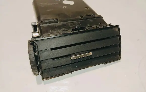 Ford Focus C-MAX Dash center air vent grill 04792004 3M51R014L21A
