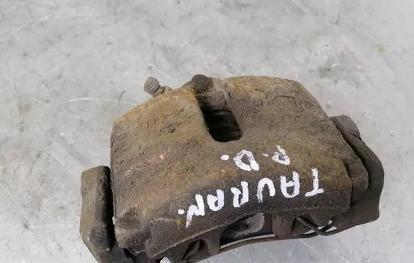 Volkswagen Touran I Front brake caliper