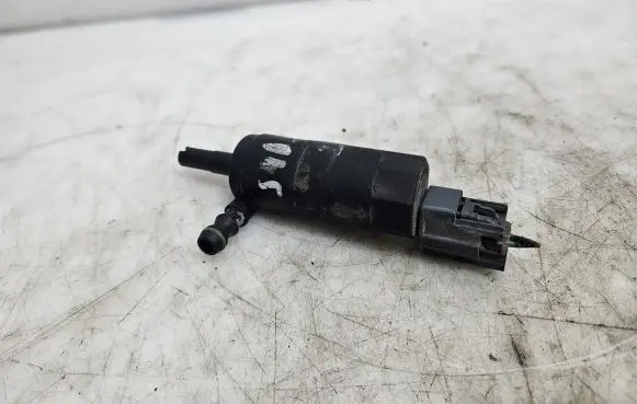 Volvo V50 Windscreen/windshield washer pump