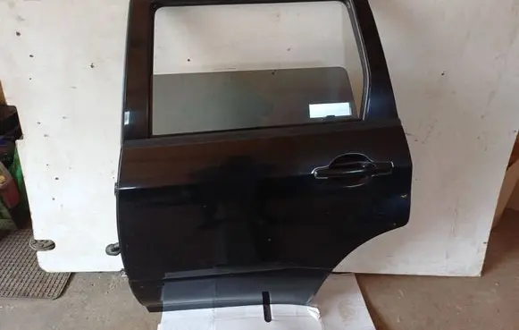 Mitsubishi Outlander Rear door