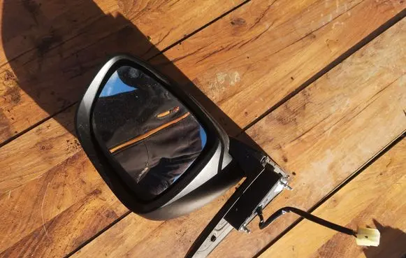 Suzuki SX4 Front door electric wing mirror 8470179J20ZCC