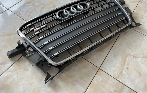 Audi Q5 SQ5 8R Front bumper upper radiator grill 8R0853651AD
