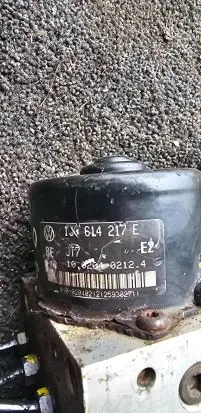 Skoda Octavia Mk1 (1U) ABS Pump 1J0907379Q 10094903323 MMS9029564