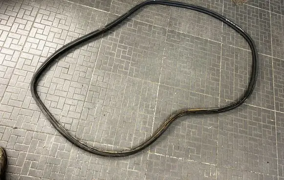 Toyota Land Cruiser (J120) Trunk rubber seal (body)