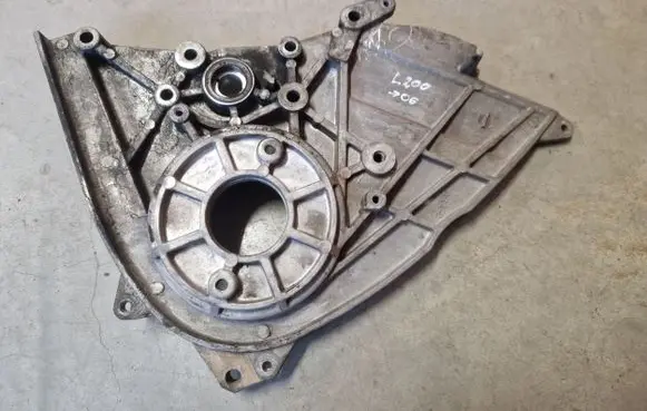 Mitsubishi Pajero Sport I Fuel pump bracket 