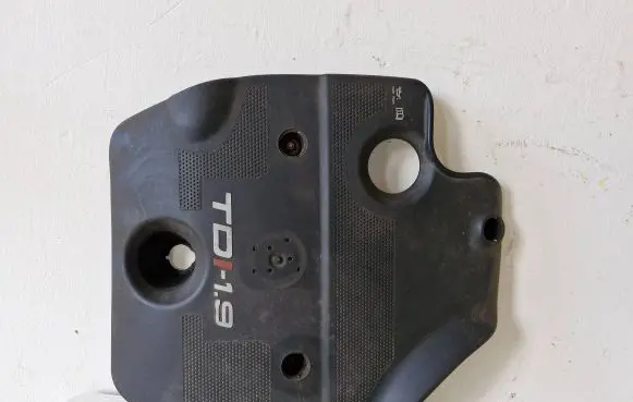 Volkswagen Golf IV Engine cover (trim)