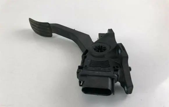 Volvo V60 Accelerator throttle pedal 31329062 H2721