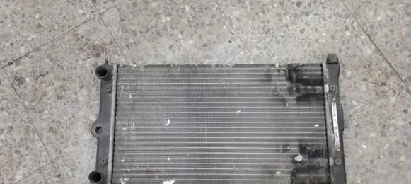 Volkswagen Polo II 86C 2F Coolant radiator