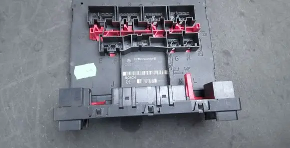 Volkswagen PASSAT B6 Fuse box set 3C0937049AD