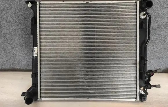 Hyundai Tucson TL Coolant radiator 25310D7100