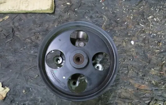 Opel Insignia A Power steering pump 55563329