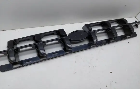 Hyundai Accent Front bumper upper radiator grill 256025010C A683366 HN07009GA