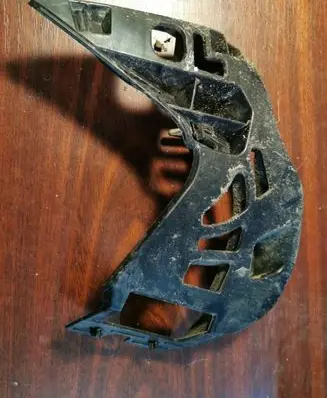 Front bumper mounting bracket