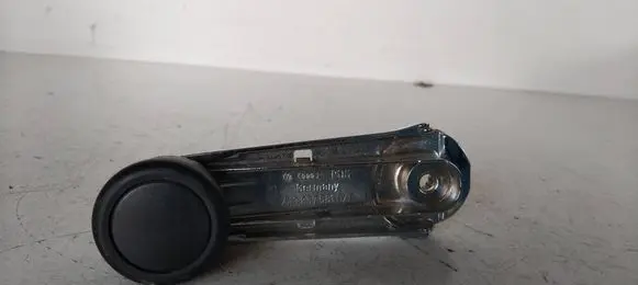 Audi A4 S4 B6 8E 8H Front door window winding handle 443837581D