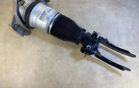 Audi Q7 4L Front shock absorber/damper 7L6616039D