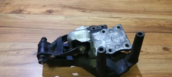 Opel Sintra Engine mount bracket 10257137 010899A