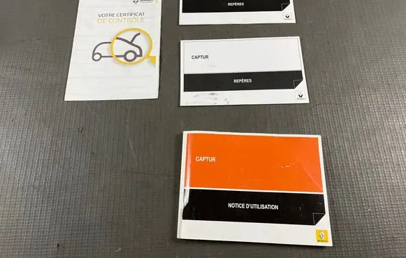 Renault Captur Owners service history hand book 999105033R 999108017R