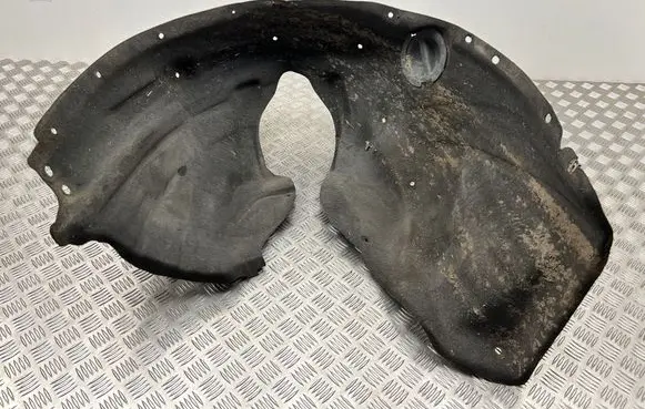 Front wheel arch liner splash guards