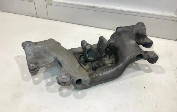 Audi A6 S6 C6 4F Engine mounting bracket 4F0399263L