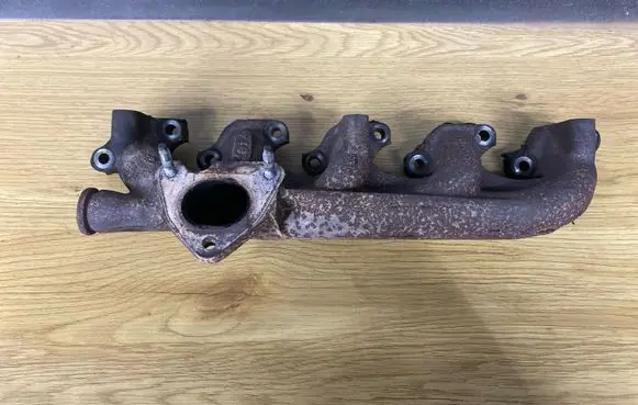Volvo XC70 Exhaust manifold 30637797