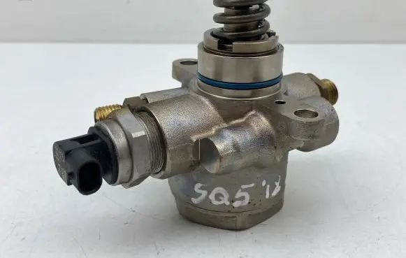 Audi Q5 SQ5 Fuel injection high pressure pump 06M127026H 06M127A01
