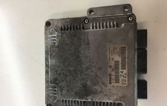 Peugeot 807 Engine control unit/module 0281011522