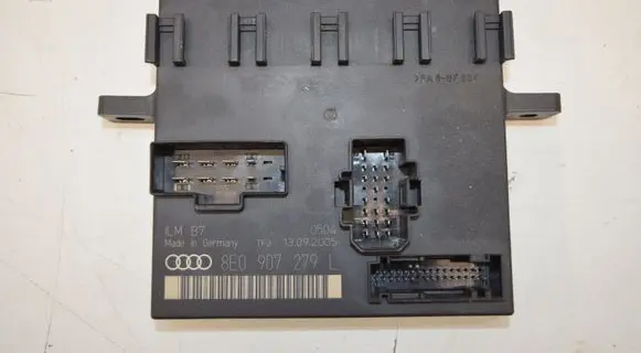 Audi A4 S4 B6 8E 8H Comfort/convenience module 8E0907279L