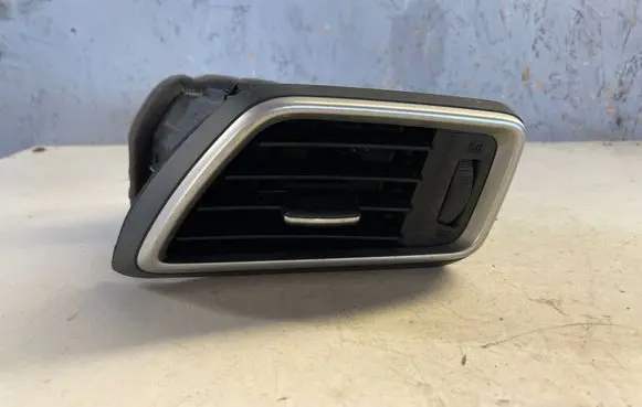 Nissan X-Trail T32 Dashboard side air vent grill/cover trim E9895311100