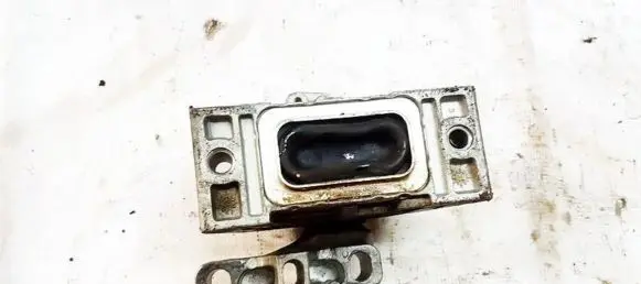 Volkswagen Golf IV Engine mount bracket